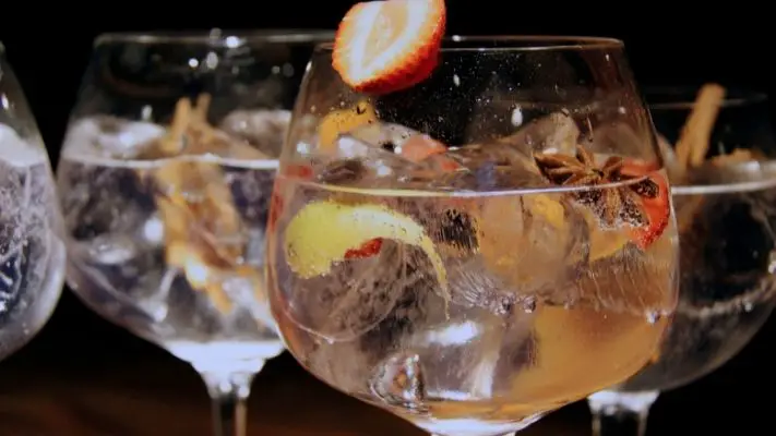 What Causes Gin and Tonic to Go Flat? And How to Avoid Them